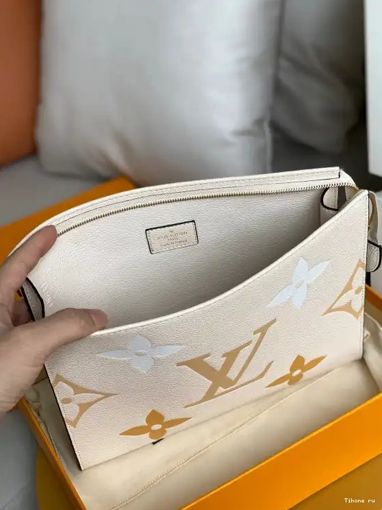 Affordable VUITTON LOUIS 26 POUCH TOILETRY 0509